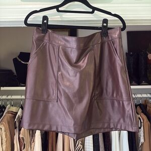 Elegant Mauve Leather Skirt